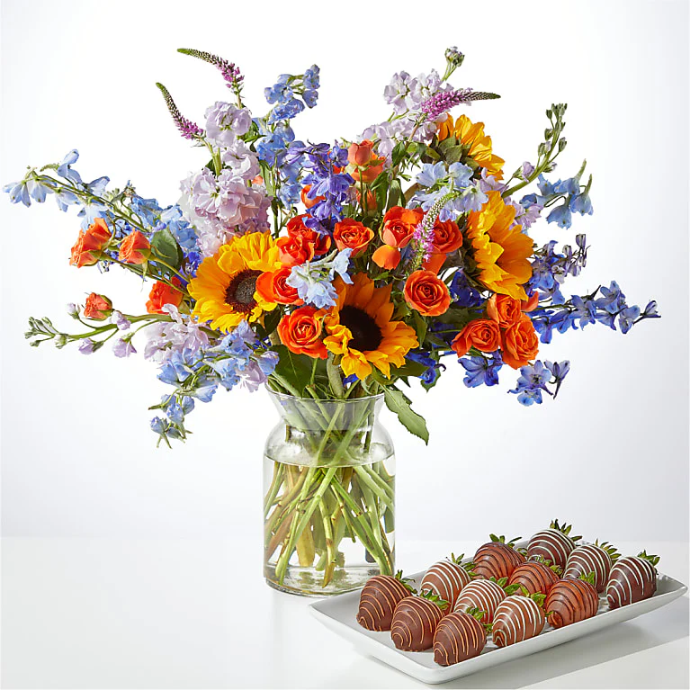 Full Nest Bouquet and Berry Bundle - Deluxe Bouquet with Berries and Glass Vase - FedEx - FM076D-BRY