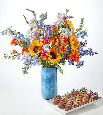 Full Nest Bouquet and Berry Bundle - Deluxe Bouquet with Berries and Blue Vase - FedEx - FM076DVBC-BRY