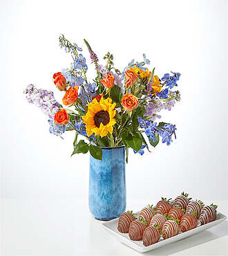 Full Nest Bouquet and Berry Bundle - Standard Bouquet with Berries and Blue Vase - FedEx - FM076VBC-BRY