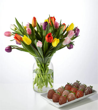 Picnic Tulips Bouquet and Berry Bundle - 30 Tulips with Berries and Glass Vase - FedEx - MTA30-BRY